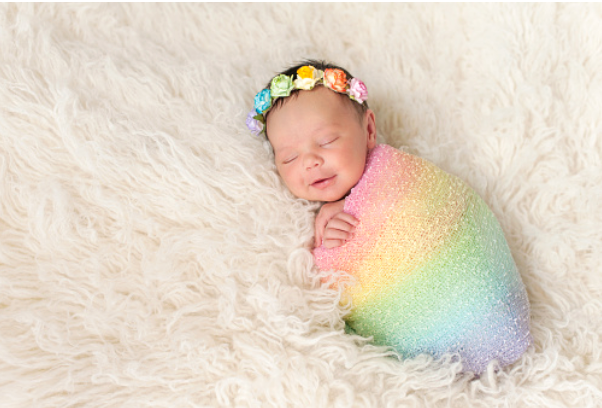 Swaddling keeps the baby calm and cosy
