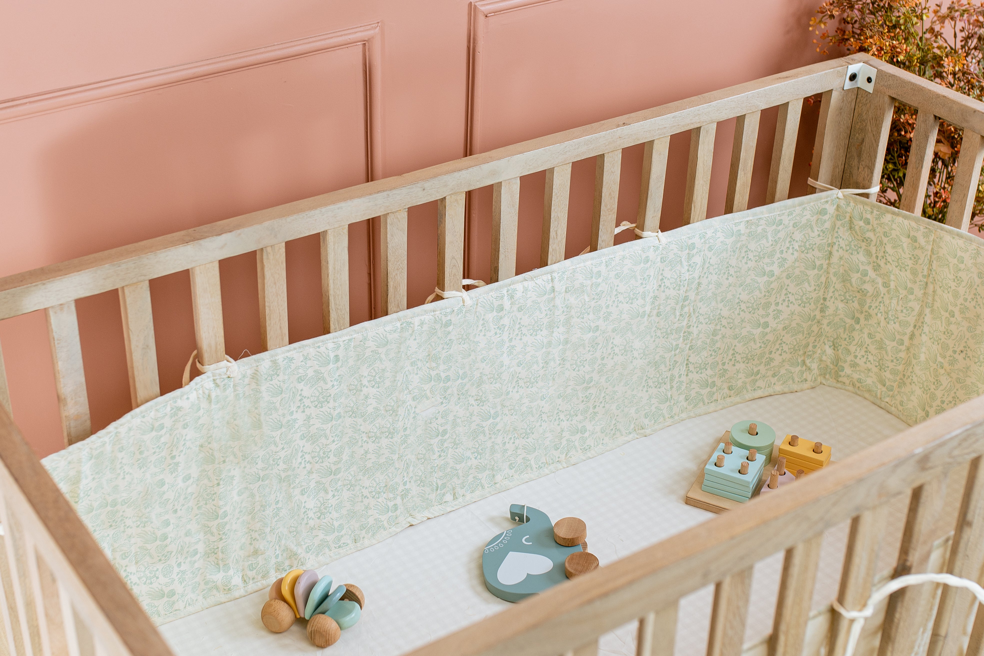 Cot Bumper / Mint Shell